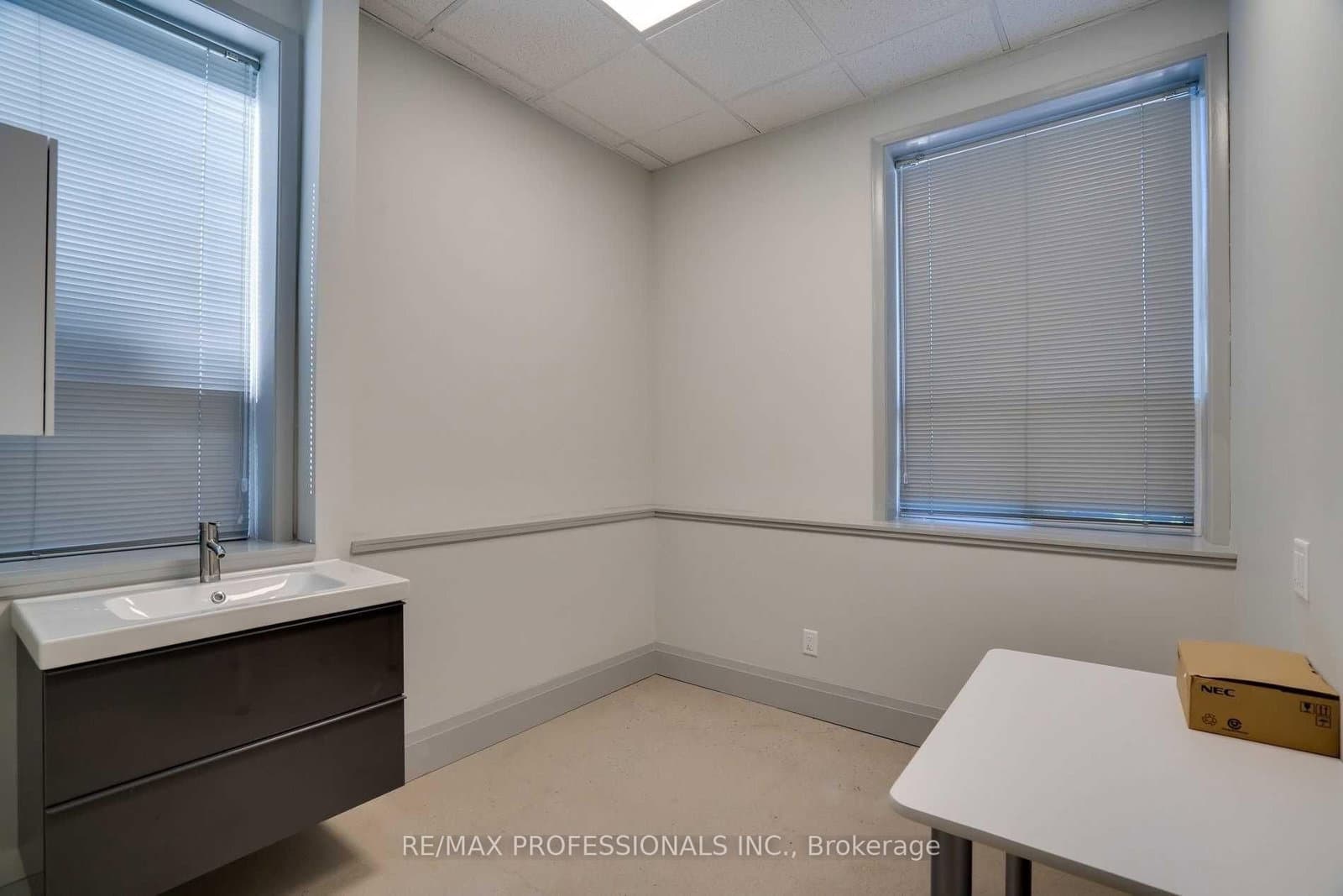 523 The Queensway Way, Unit 107 thumbnail 19