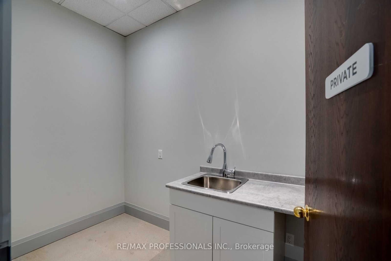 523 The Queensway Way, Unit 107 thumbnail 21