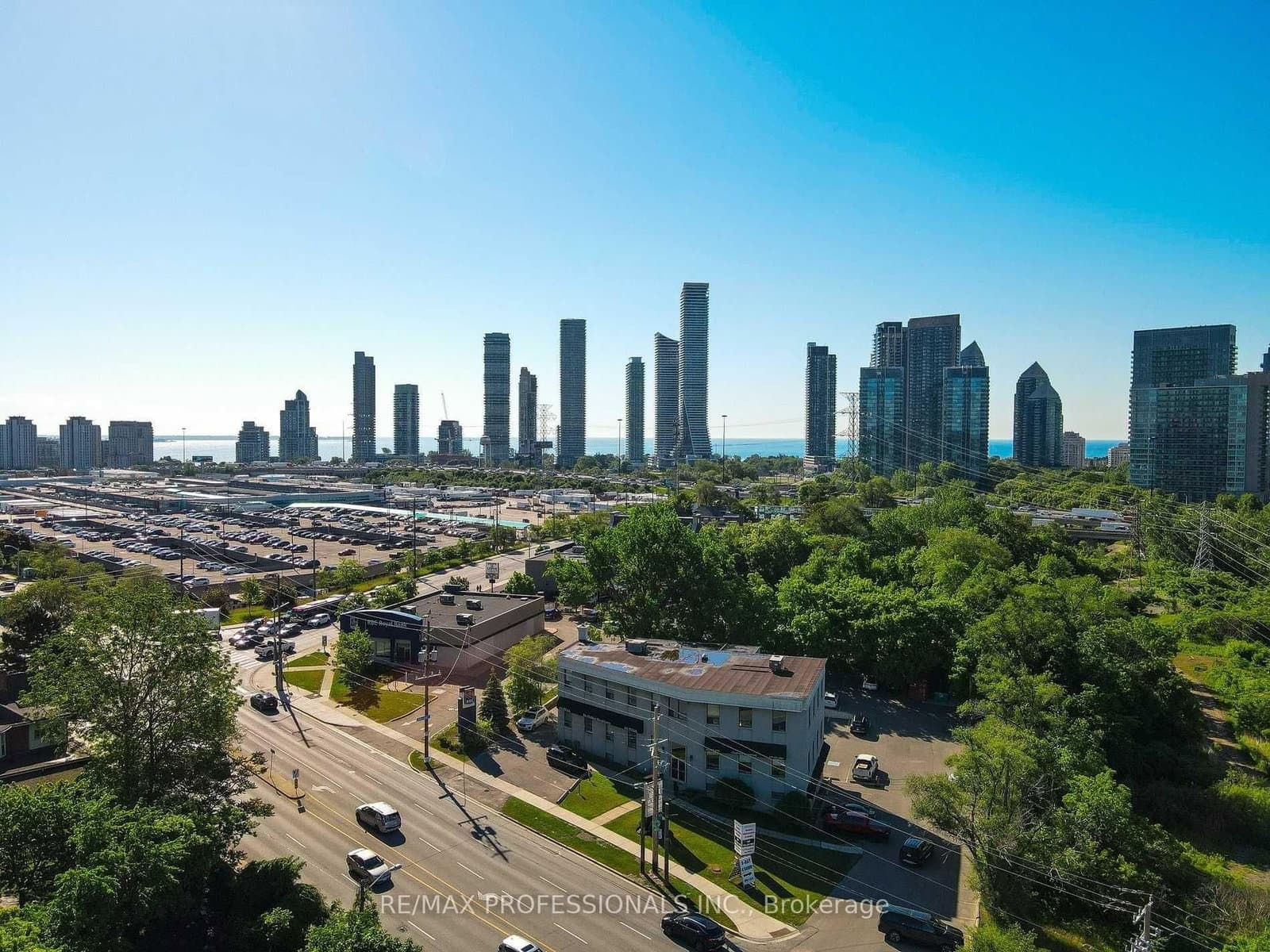 523 The Queensway Way, Unit 107 thumbnail 3