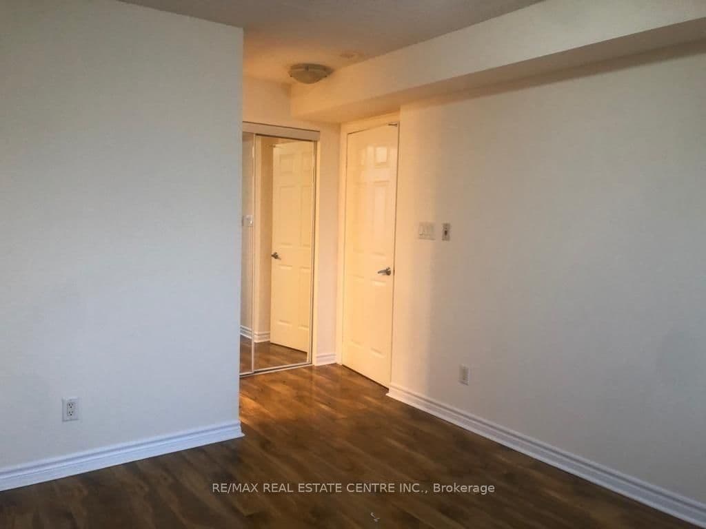 3880 Duke Of York Boulevard, Unit 2409 thumbnail 11