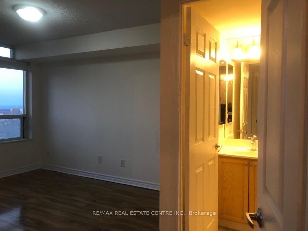 3880 Duke Of York Boulevard, Unit 2409 thumbnail 13