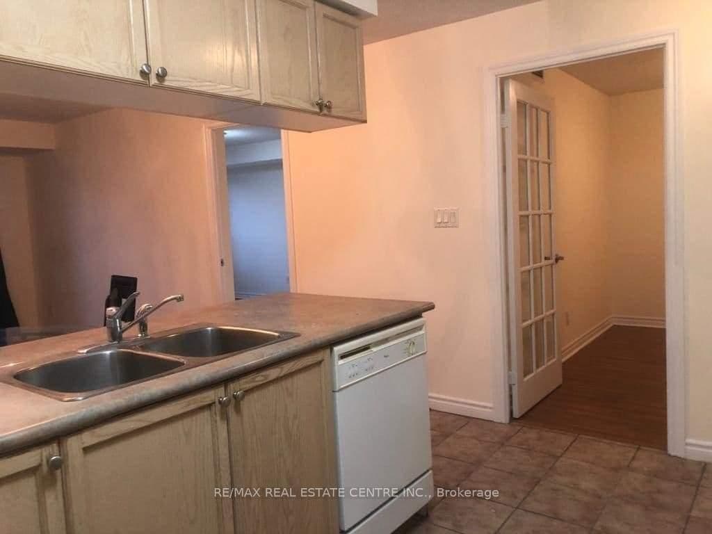 3880 Duke Of York Boulevard, Unit 2409 thumbnail 4