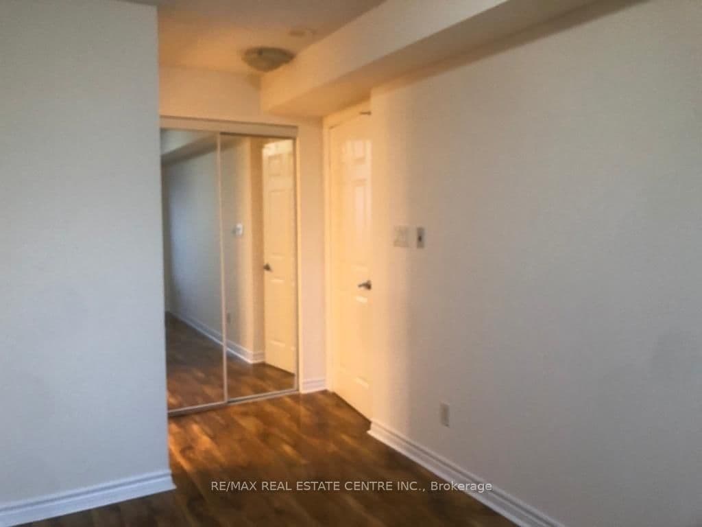3880 Duke Of York Boulevard, Unit 2409 thumbnail 8