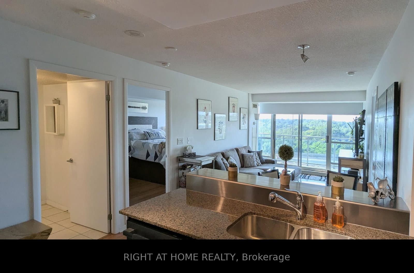 185 Legion Road N, Unit 904 - Image 1