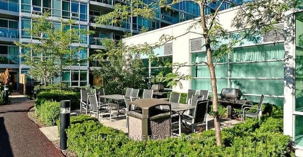 185 Legion Road N, Unit 904 thumbnail 13