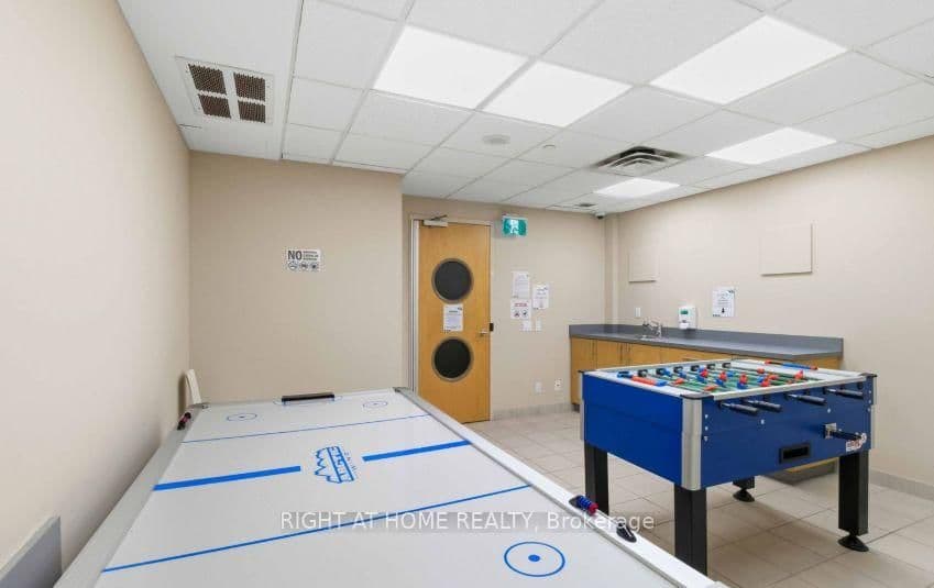 185 Legion Road N, Unit 904 thumbnail 17