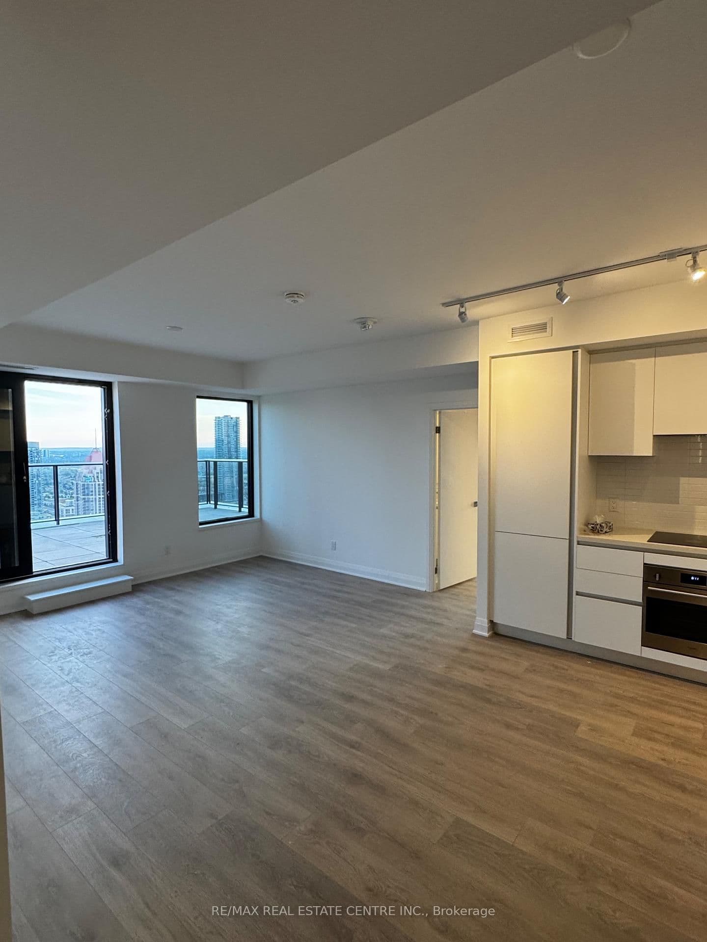 4015 The Exchange, Unit 3707 thumbnail 7
