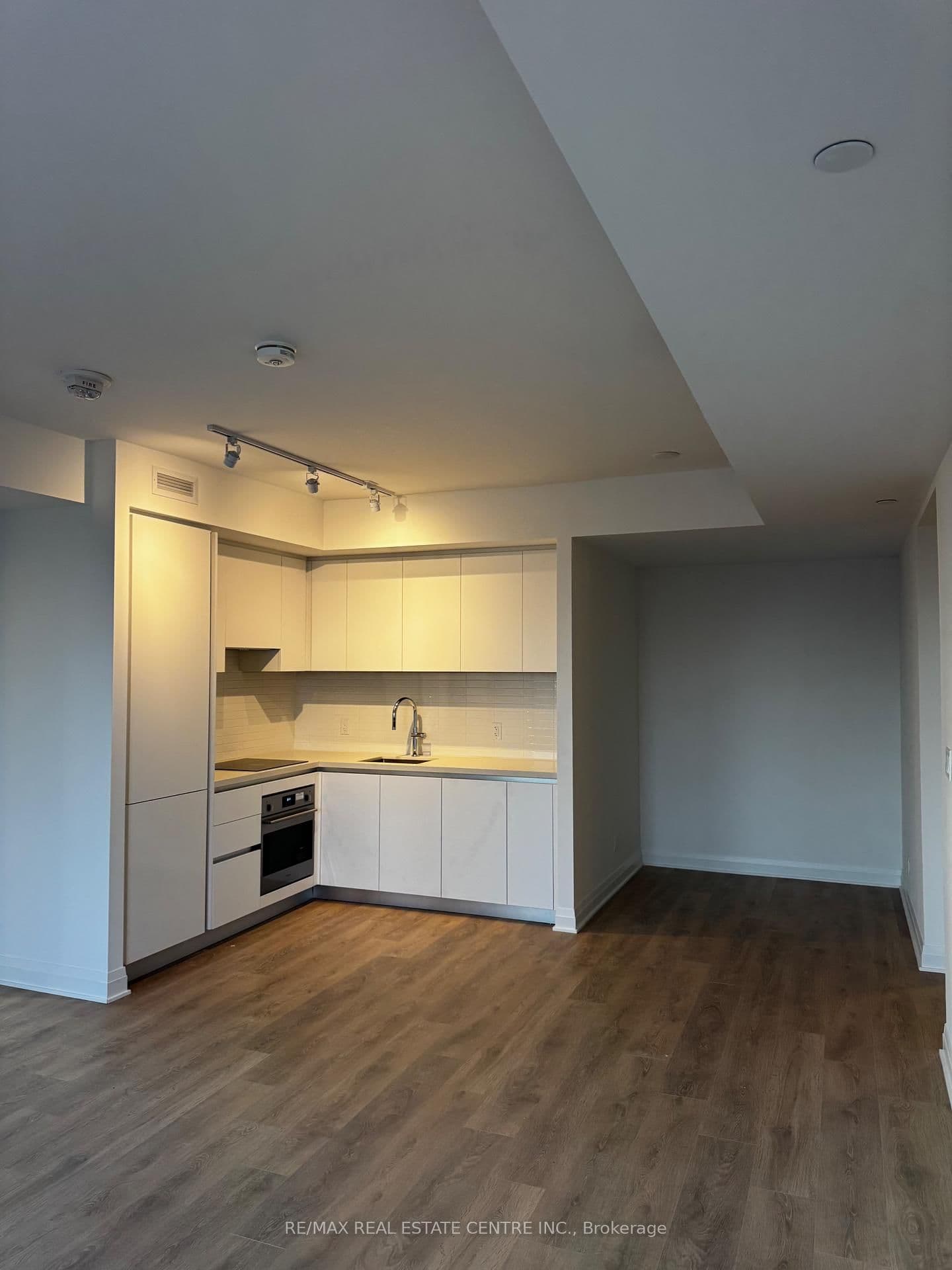 4015 The Exchange, Unit 3707 thumbnail 8