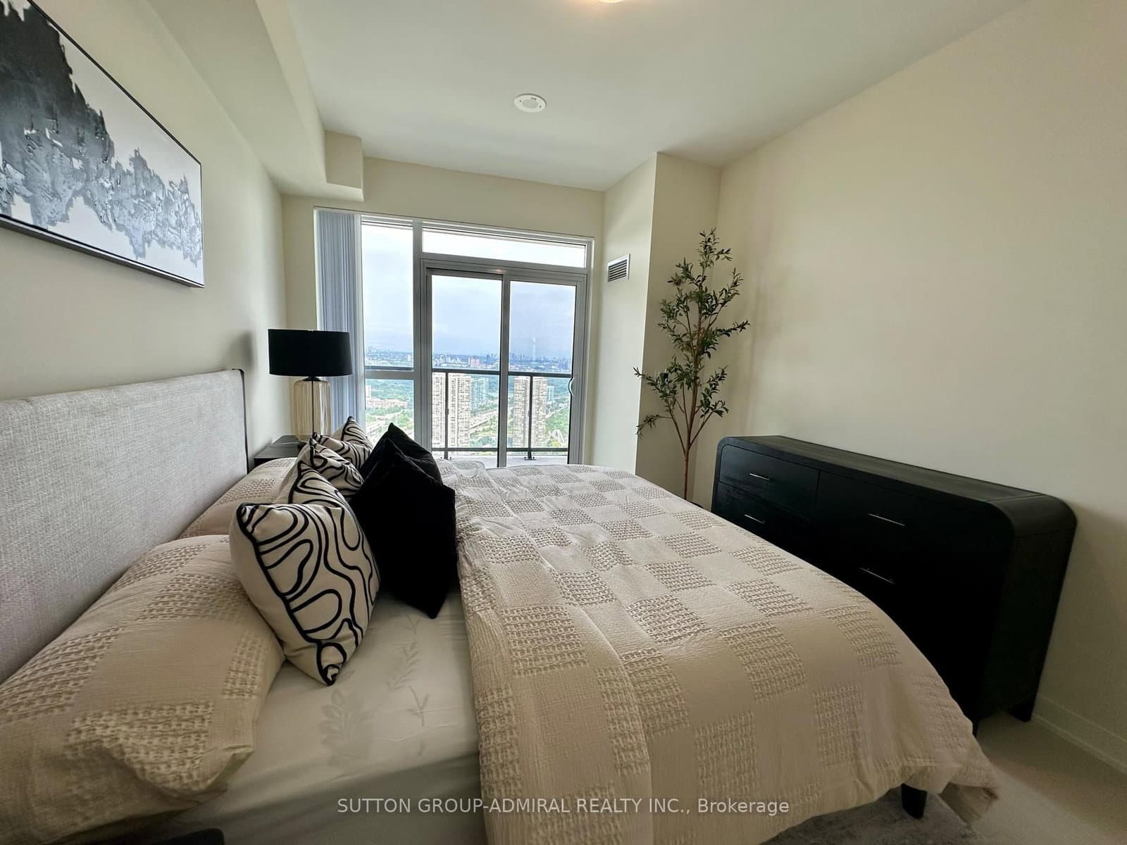 38 Annie Craig Drive, Unit PH102 thumbnail 12