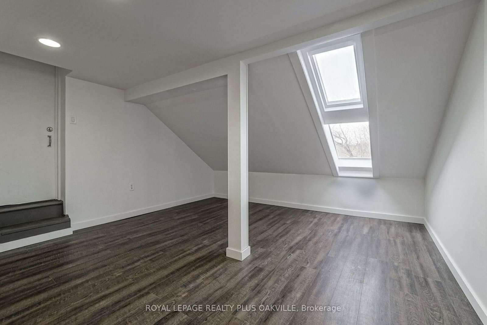 564 Lyons Lane, Unit 2 thumbnail 4