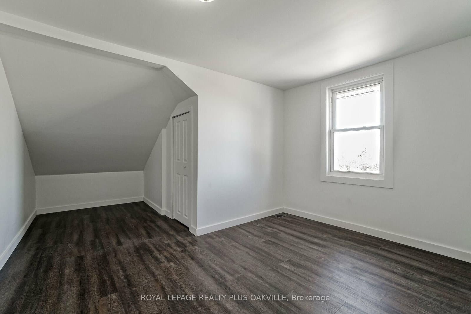 564 Lyons Lane, Unit 2 thumbnail 8