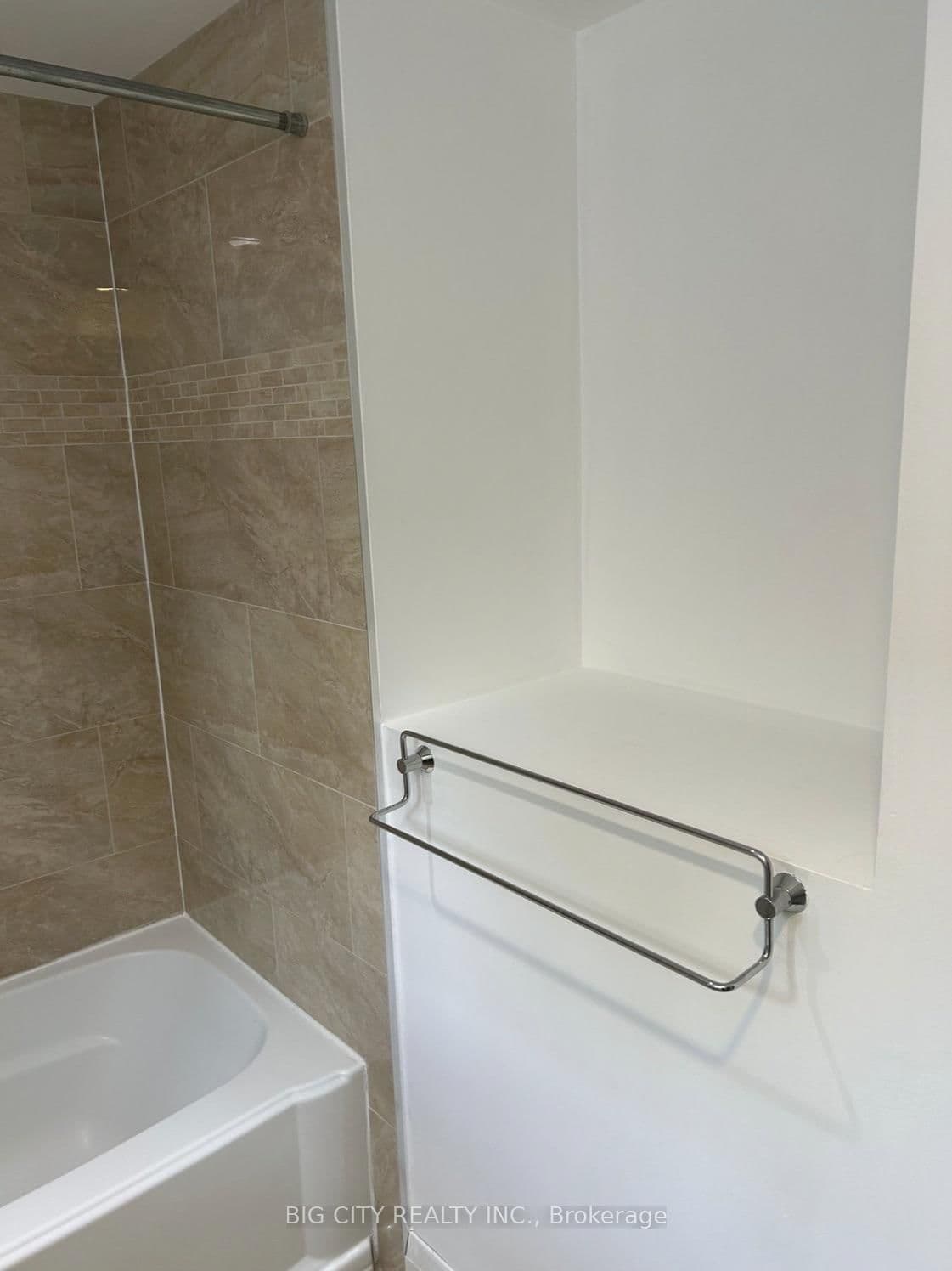 107 BROOKHAVEN Drive, Unit Lower thumbnail 23