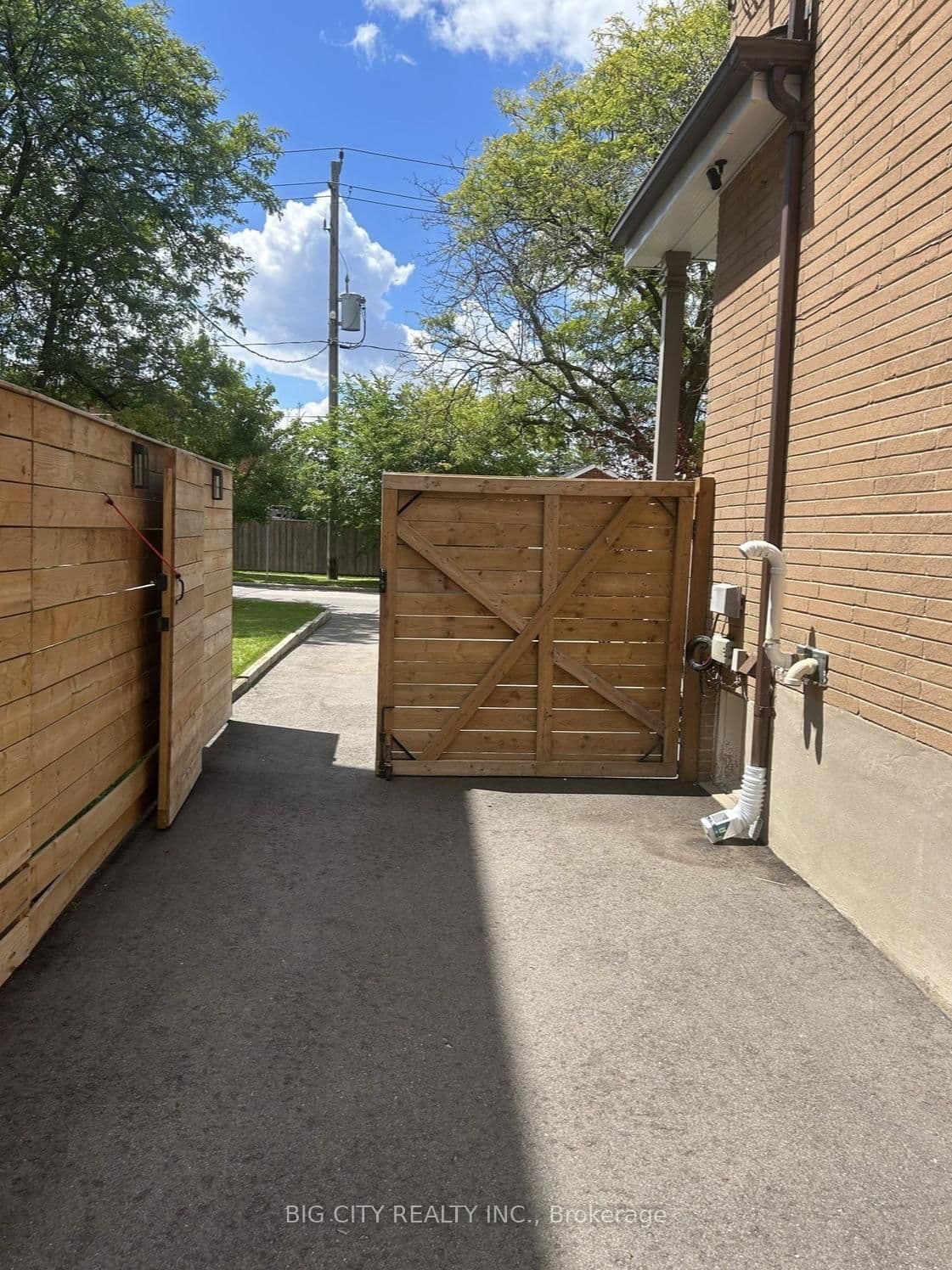 107 BROOKHAVEN Drive, Unit Lower thumbnail 3