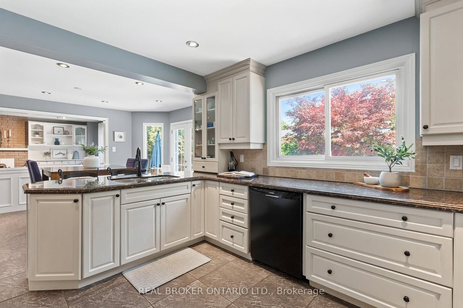1291 Windrush Drive thumbnail 10