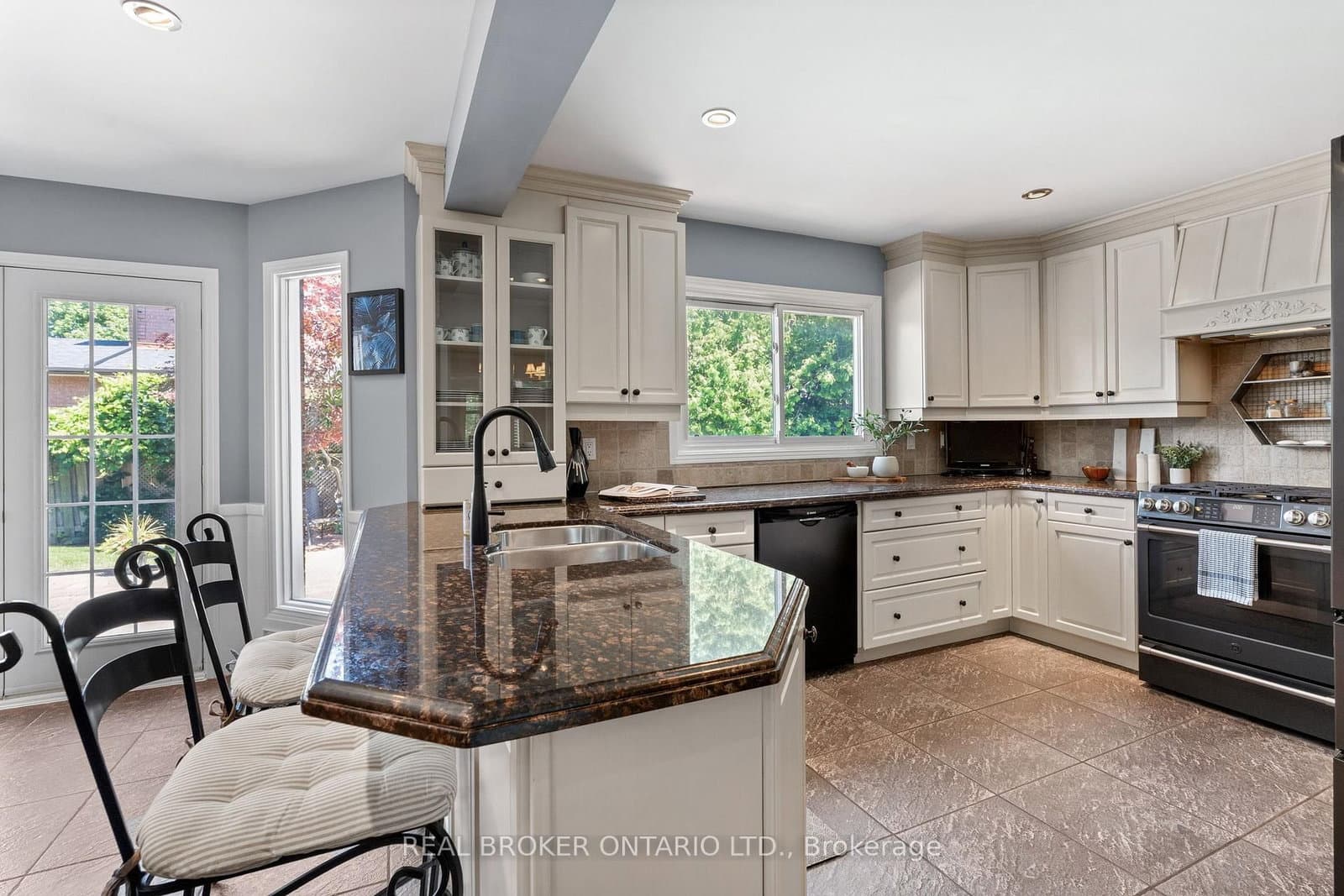 1291 Windrush Drive thumbnail 9