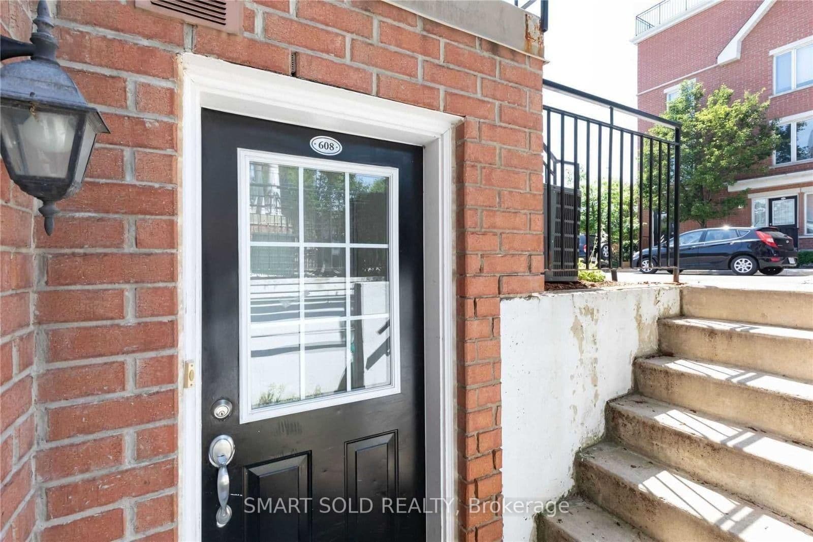 15 Laidlaw Street, Unit 608 thumbnail 2