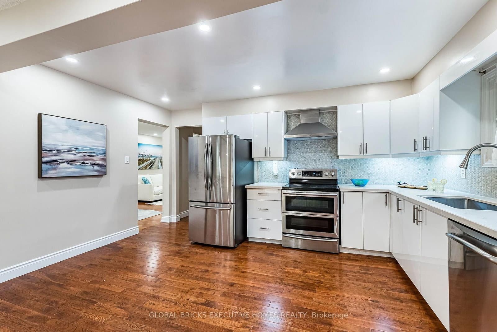 2150 Hunt Crescent thumbnail 10