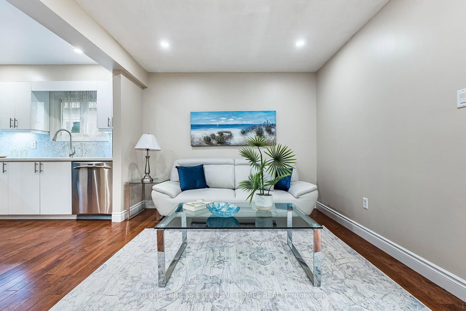 2150 Hunt Crescent thumbnail 13