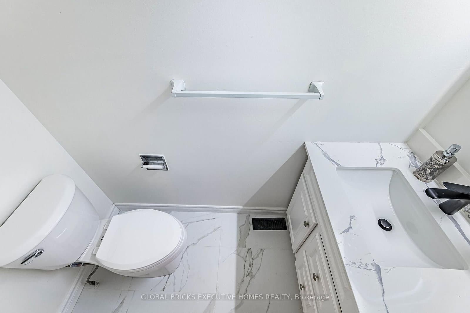 2150 Hunt Crescent thumbnail 21