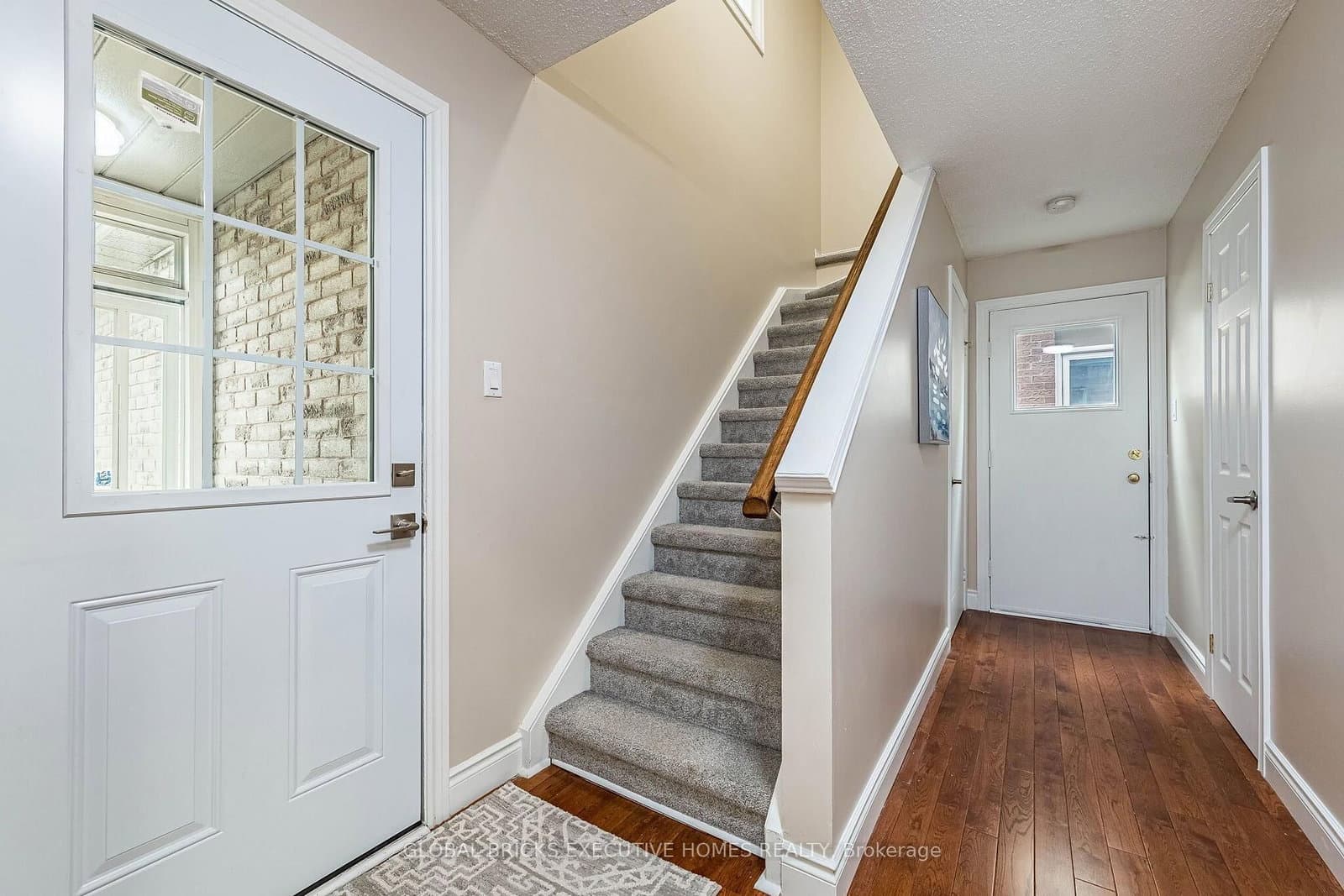 2150 Hunt Crescent thumbnail 22