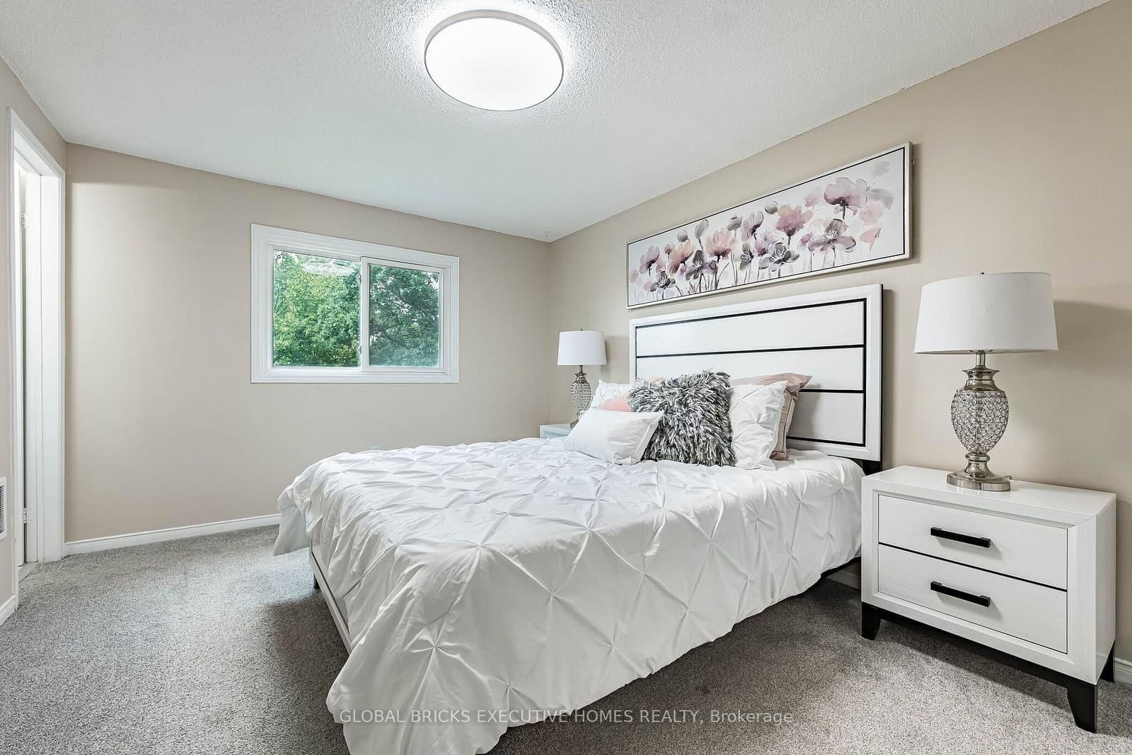 2150 Hunt Crescent thumbnail 24