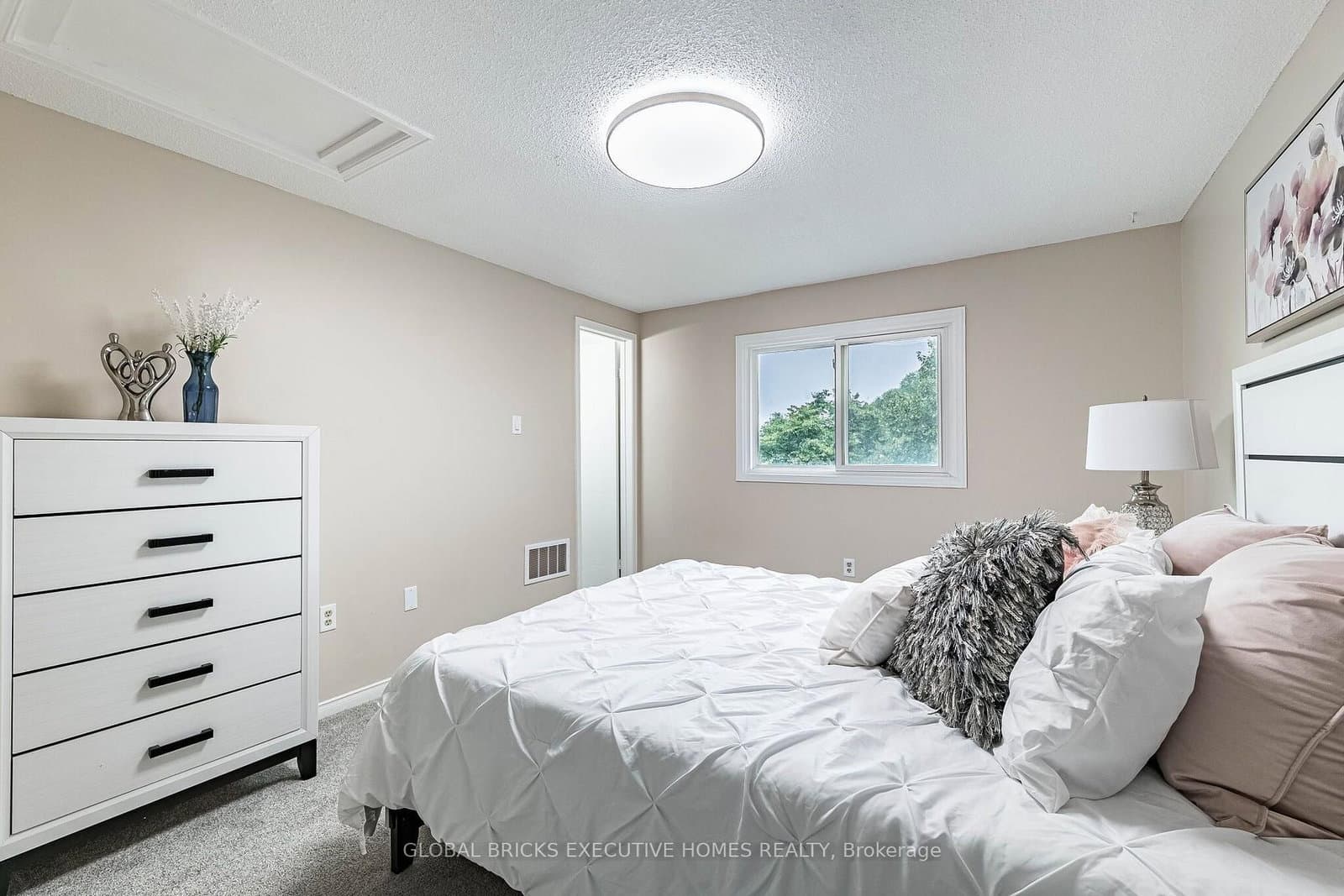 2150 Hunt Crescent thumbnail 26