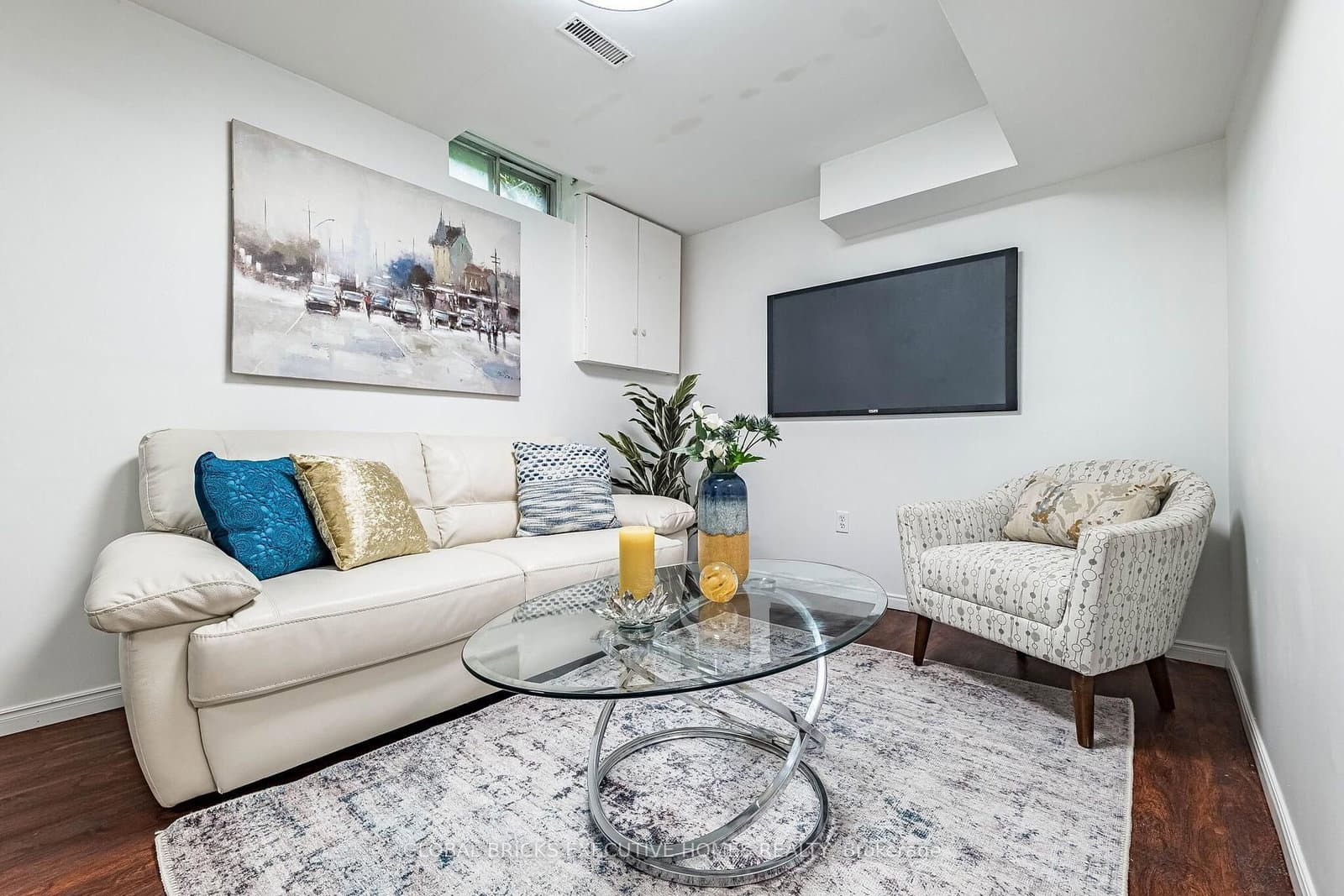 2150 Hunt Crescent thumbnail 35
