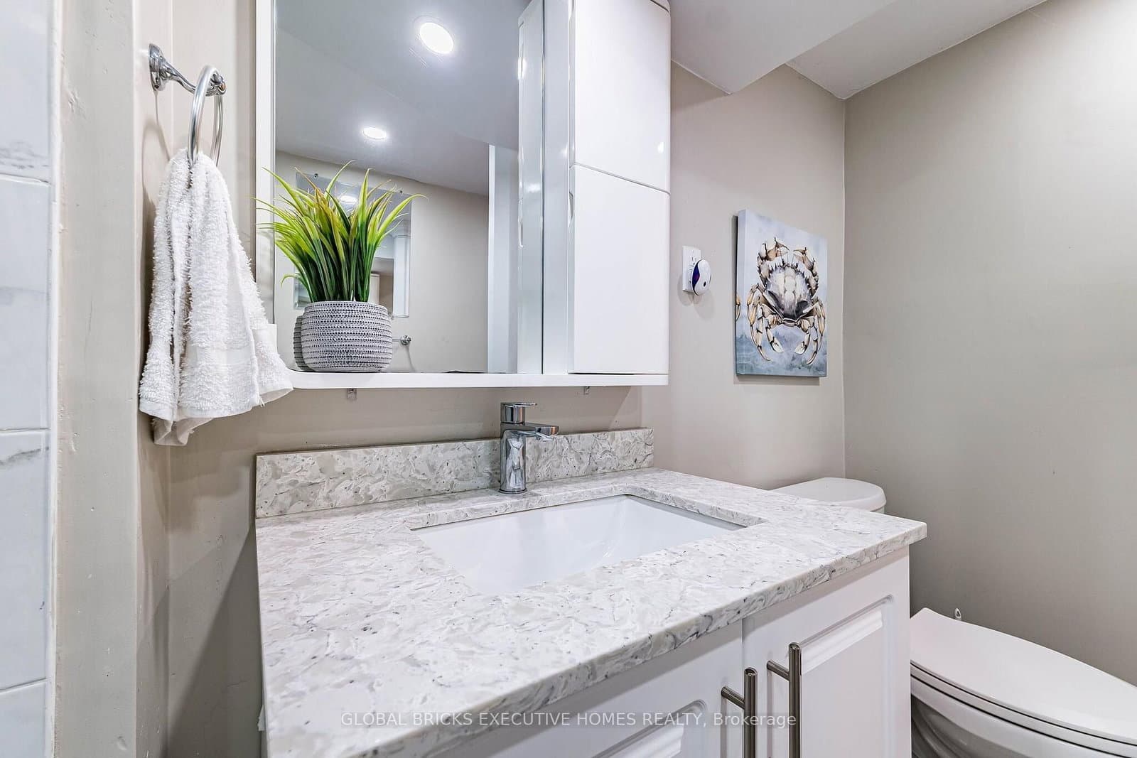 2150 Hunt Crescent thumbnail 39