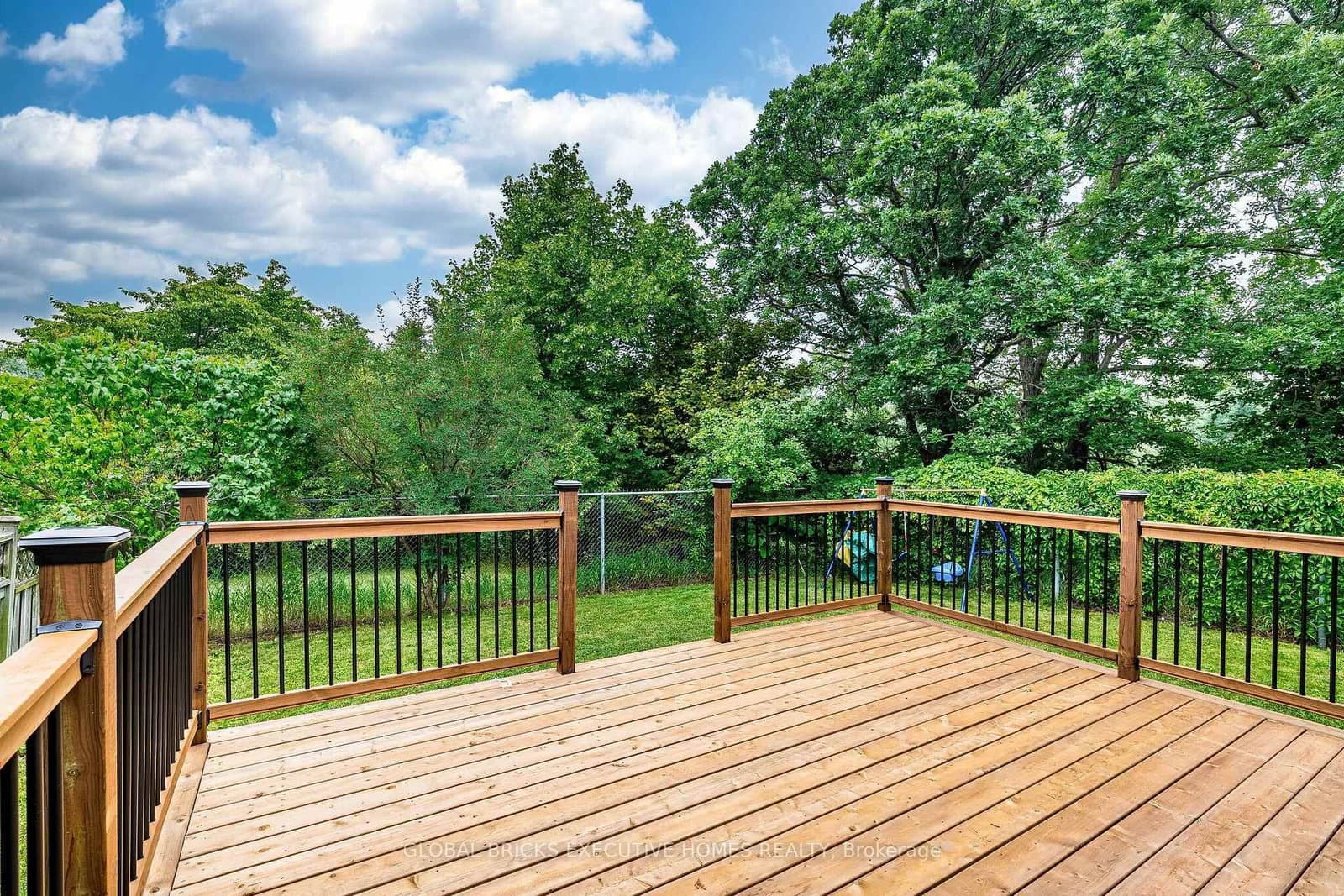 2150 Hunt Crescent thumbnail 43