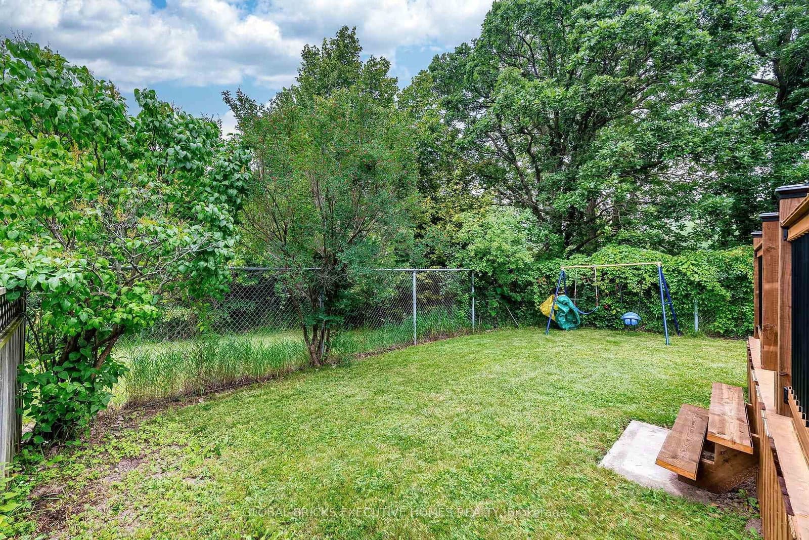 2150 Hunt Crescent thumbnail 44