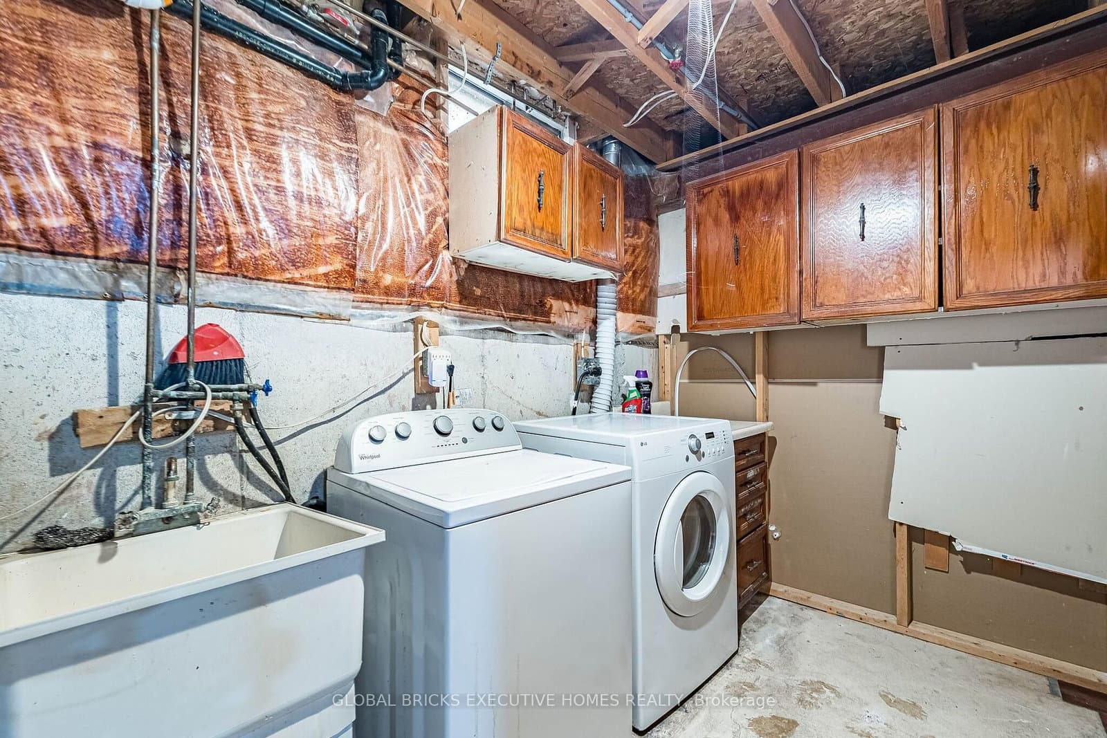 2150 Hunt Crescent thumbnail 46