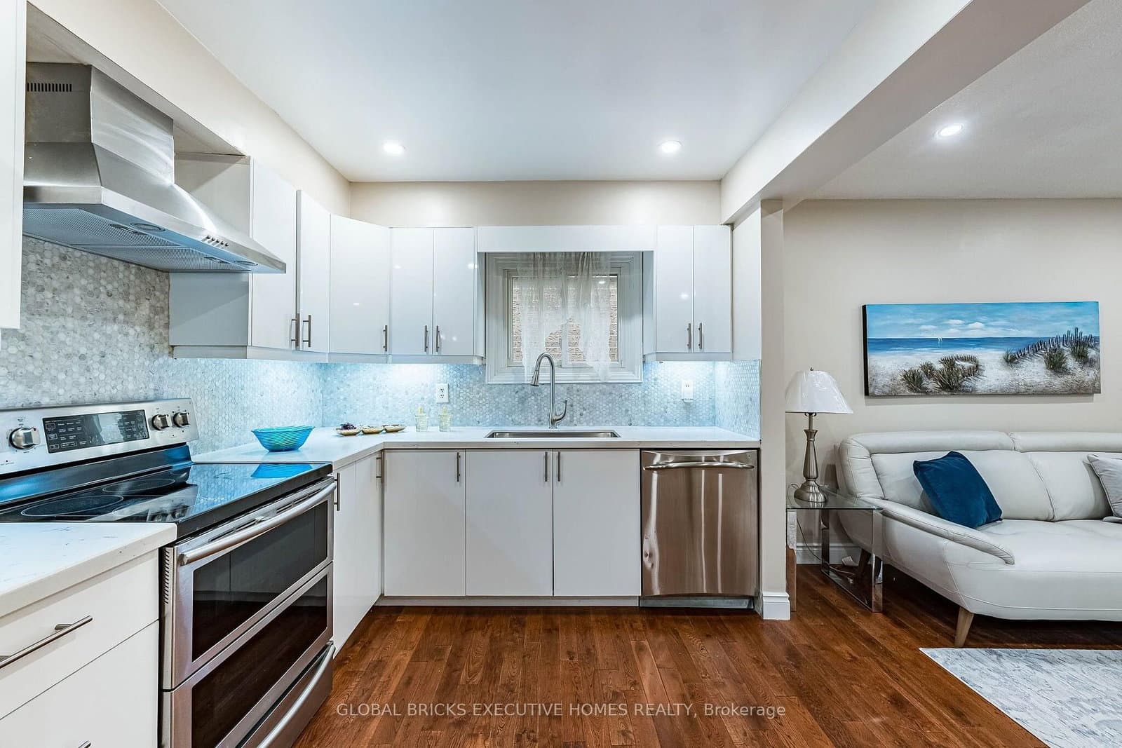 2150 Hunt Crescent thumbnail 6
