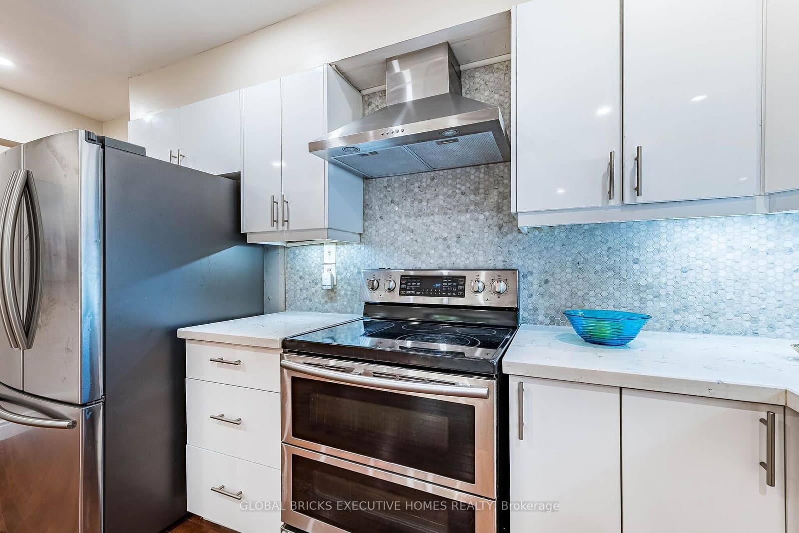 2150 Hunt Crescent thumbnail 9