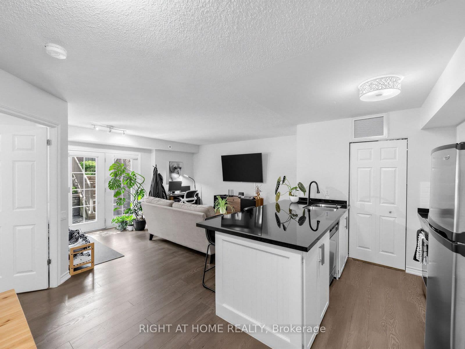 95 The Queensway, Unit 61 thumbnail 13
