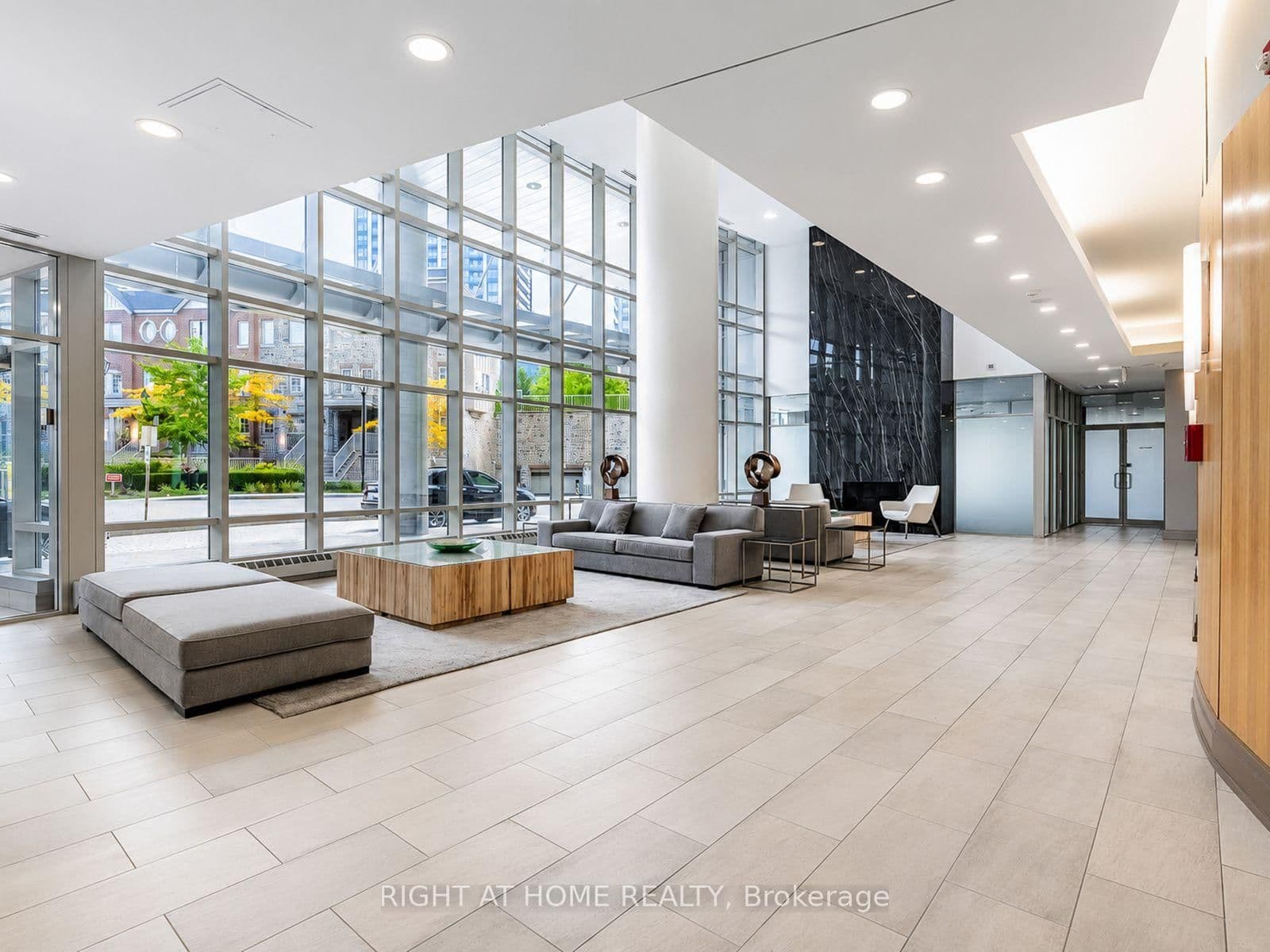 95 The Queensway, Unit 61 thumbnail 21
