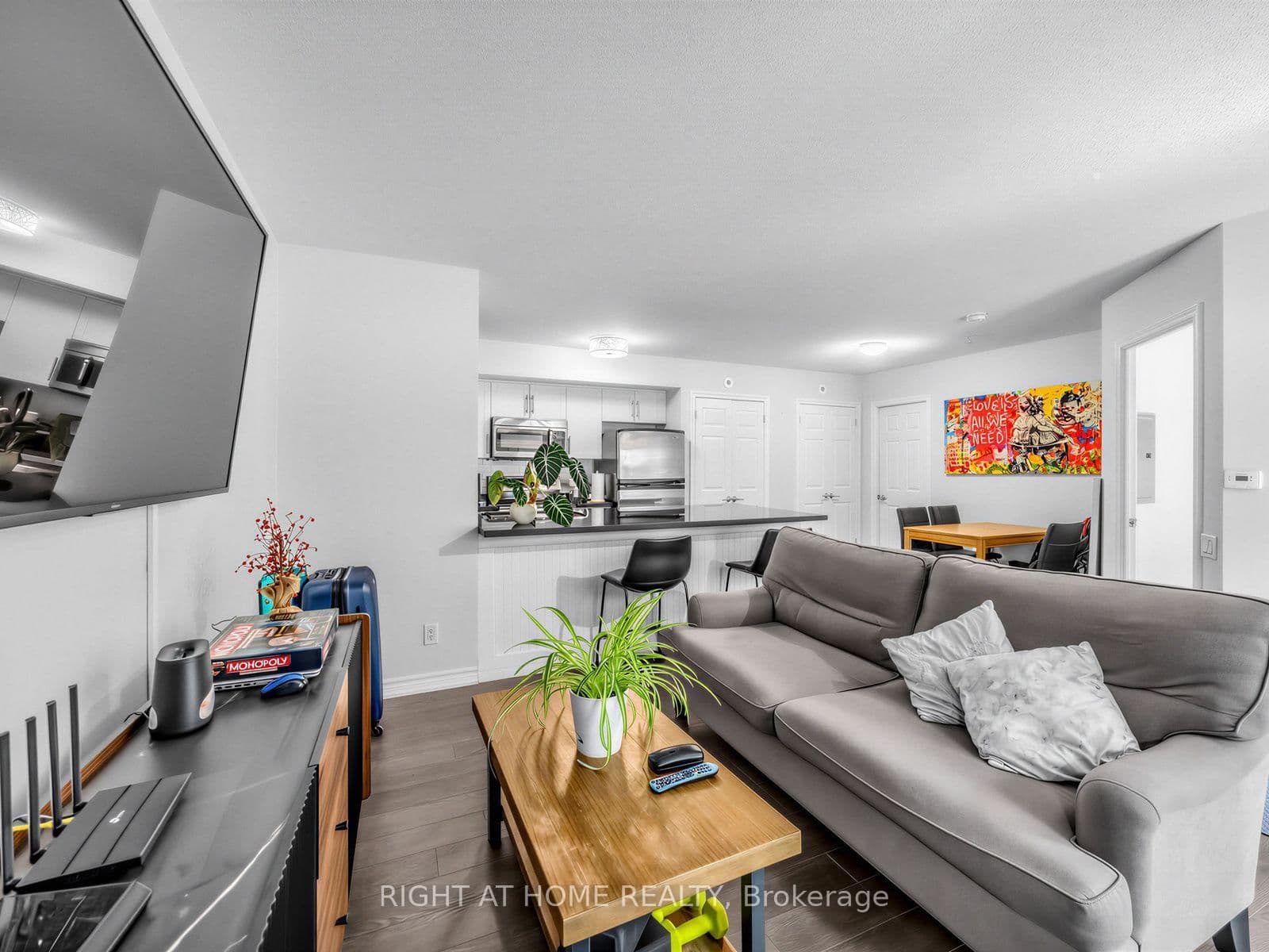 95 The Queensway, Unit 61 thumbnail 4