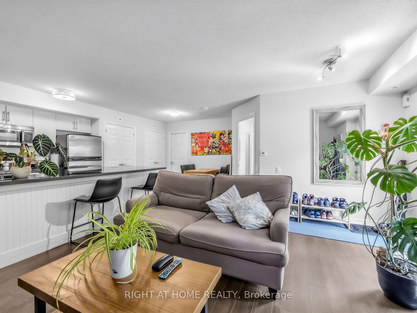 95 The Queensway, Unit 61 thumbnail 5