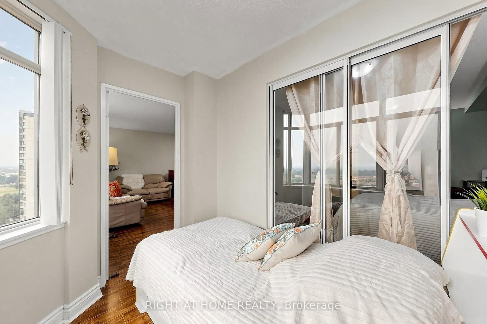 300 Webb Drive, Unit PH9 thumbnail 16