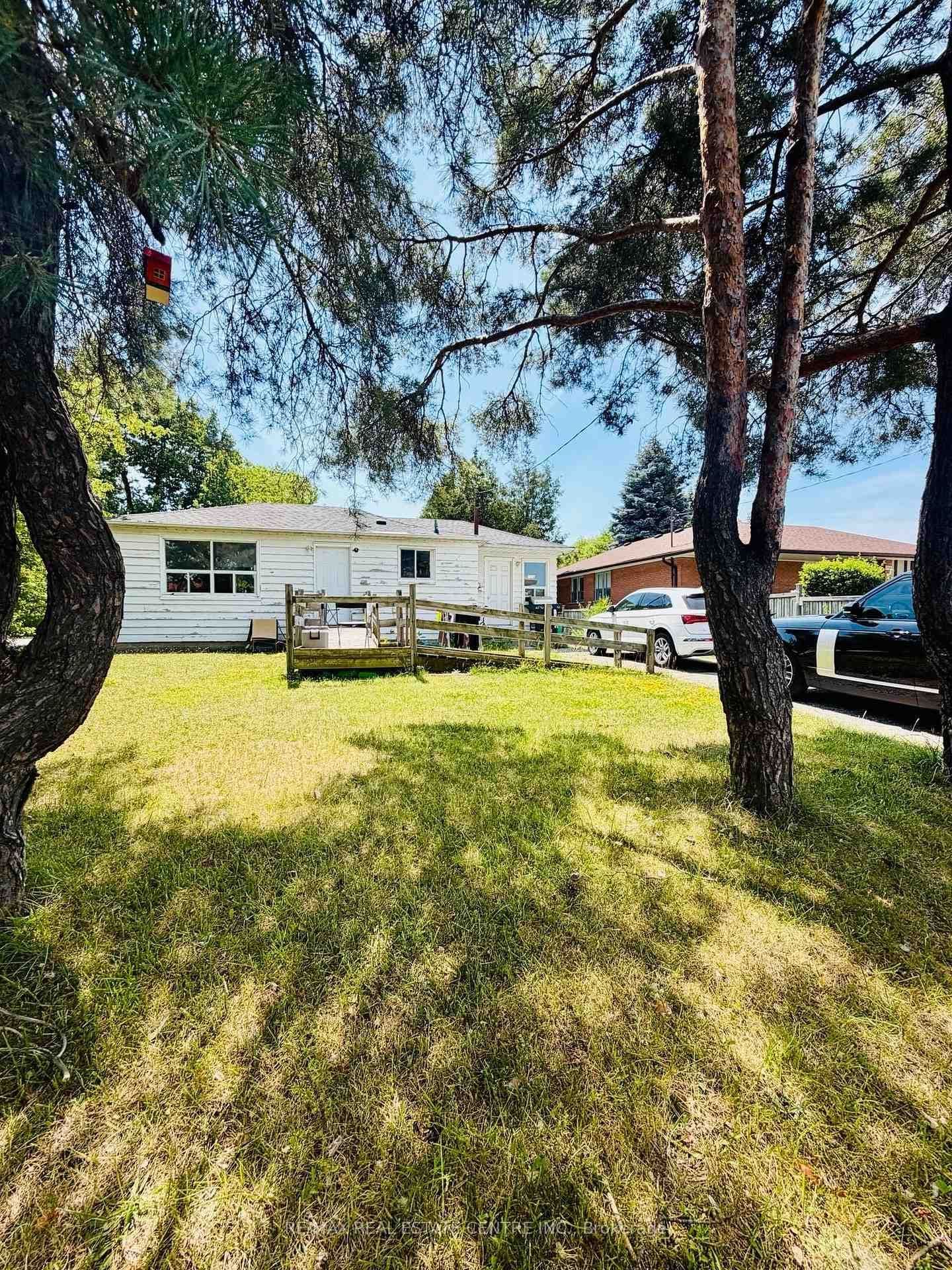 7118 Goreway Drive thumbnail 2