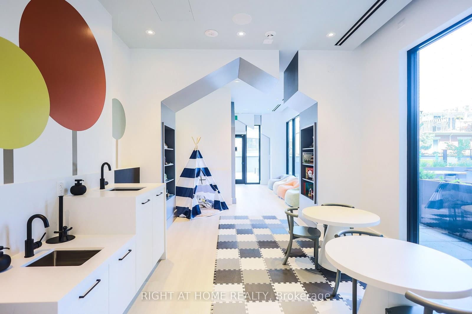 285 Dufferin Street, Unit 525 thumbnail 19