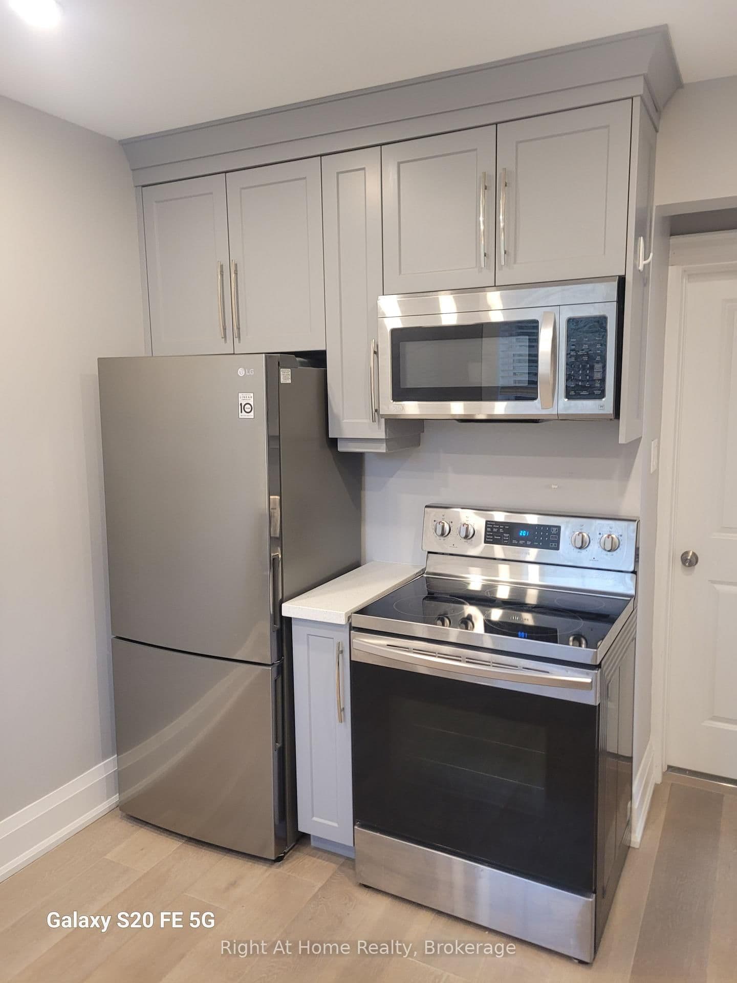 517 Runnymede Road thumbnail 4