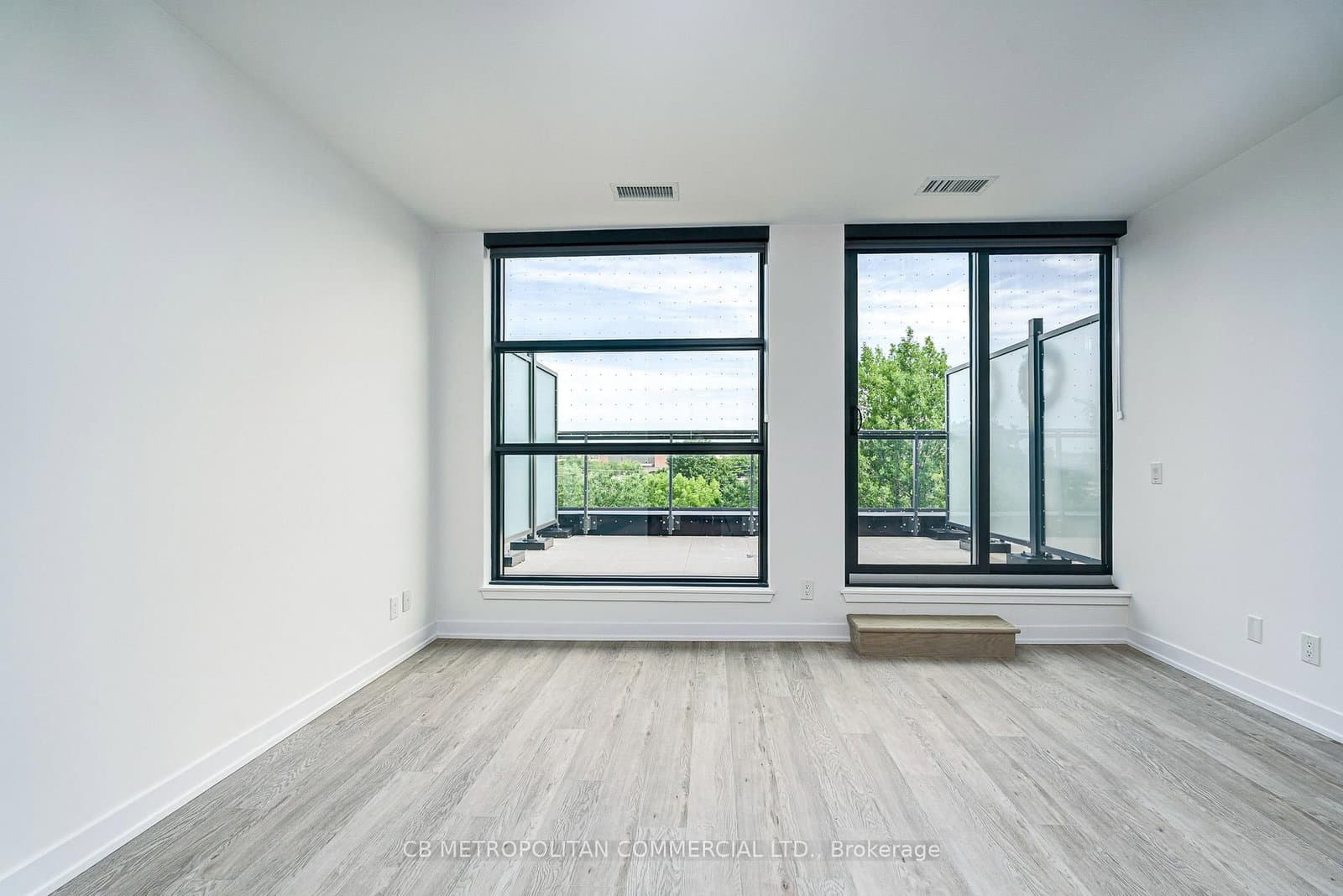 2946 Dundas Street West Street W, Unit 409 thumbnail 9