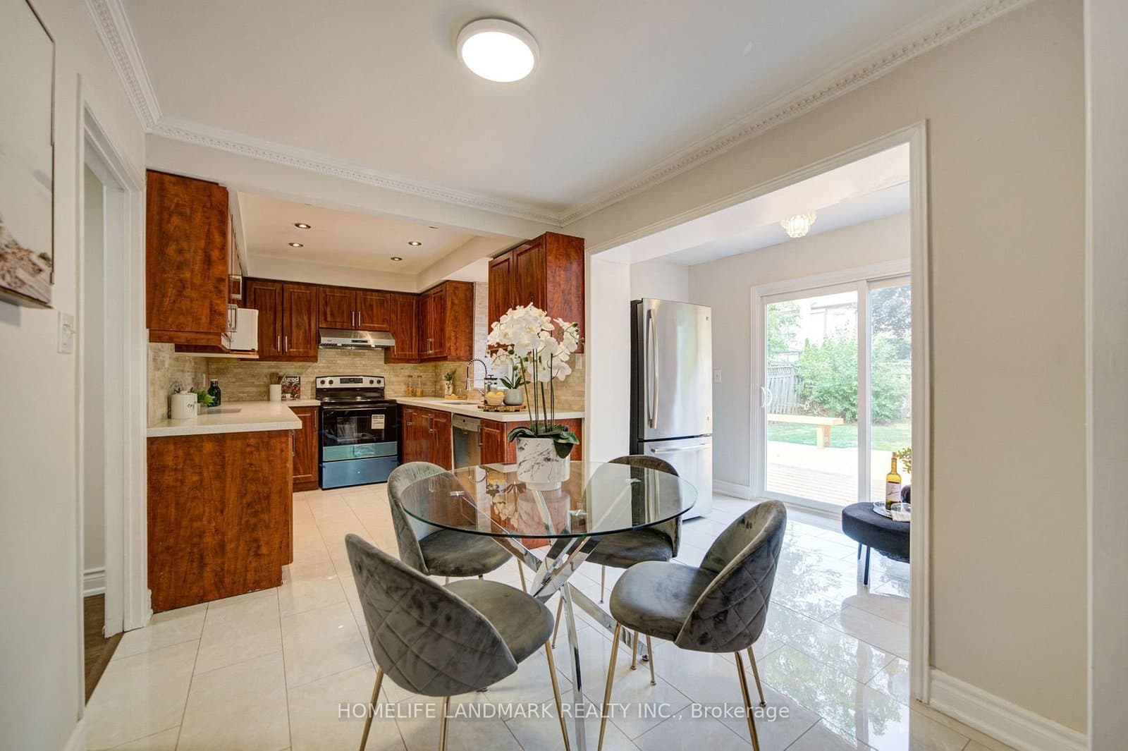 1091 Queens Avenue thumbnail 15