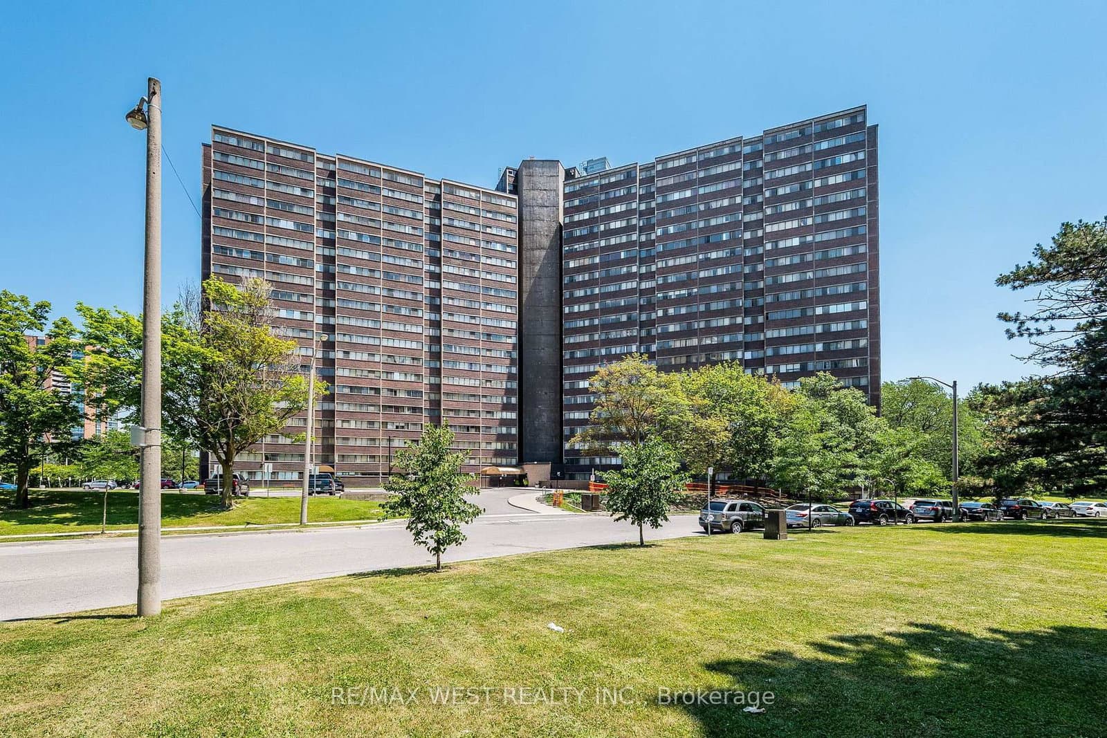 #1104 - 11 Wincott Drive