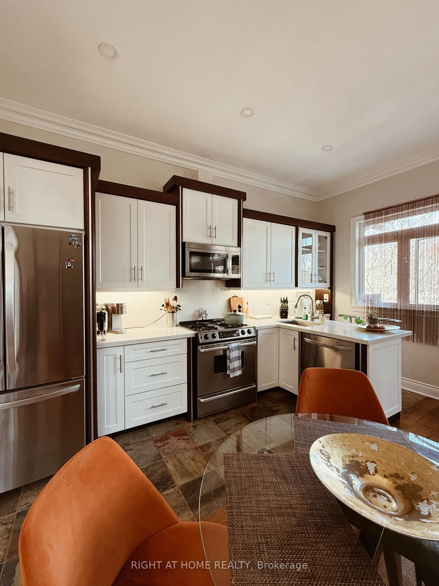1186 Royal York Road, Unit 1 thumbnail 3