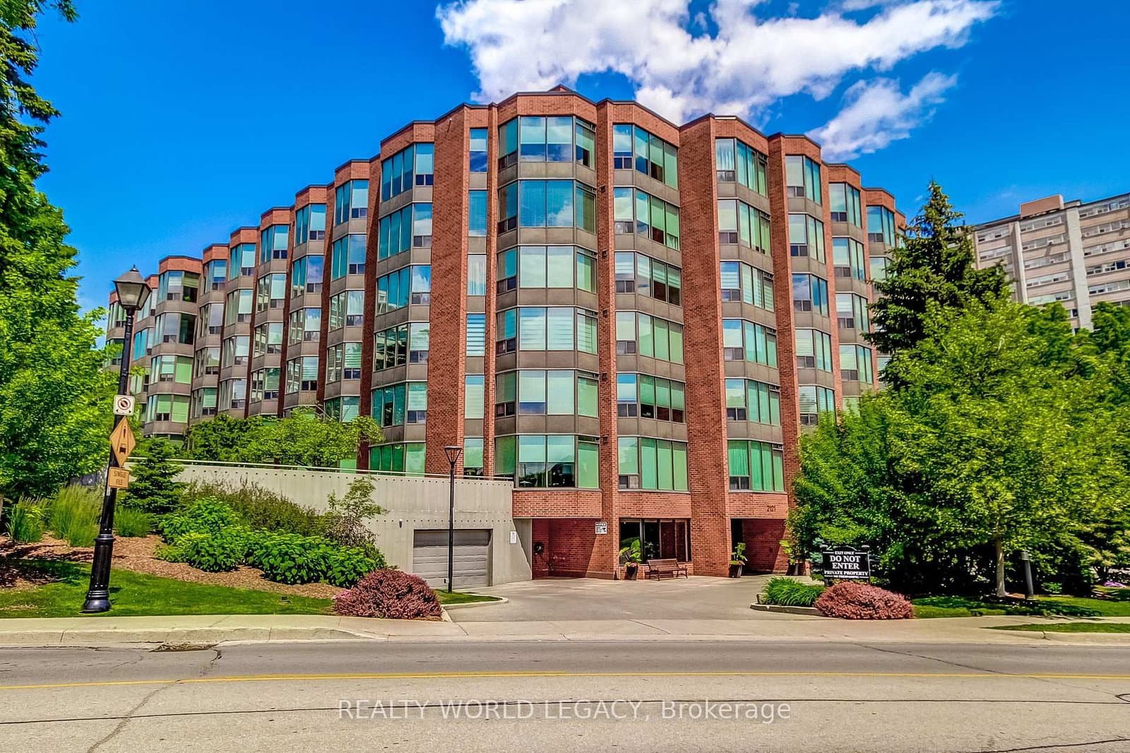 2121 Lakeshore Road, Unit 501 thumbnail 3