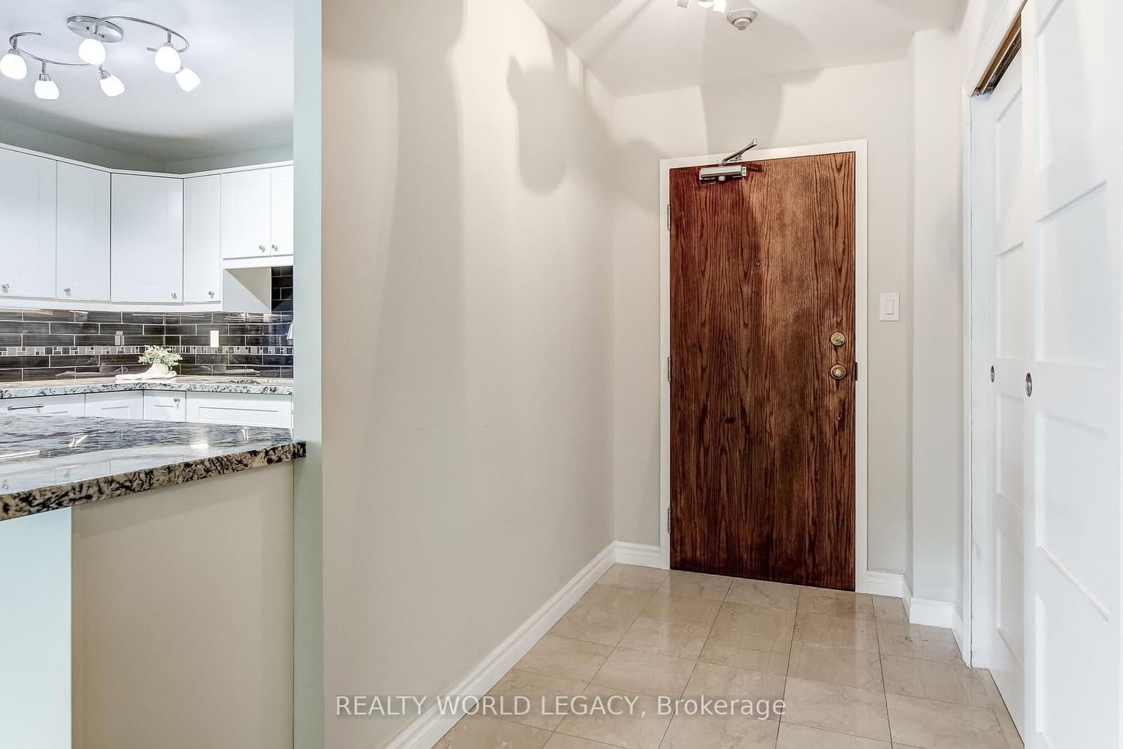 2121 Lakeshore Road, Unit 501 thumbnail 7