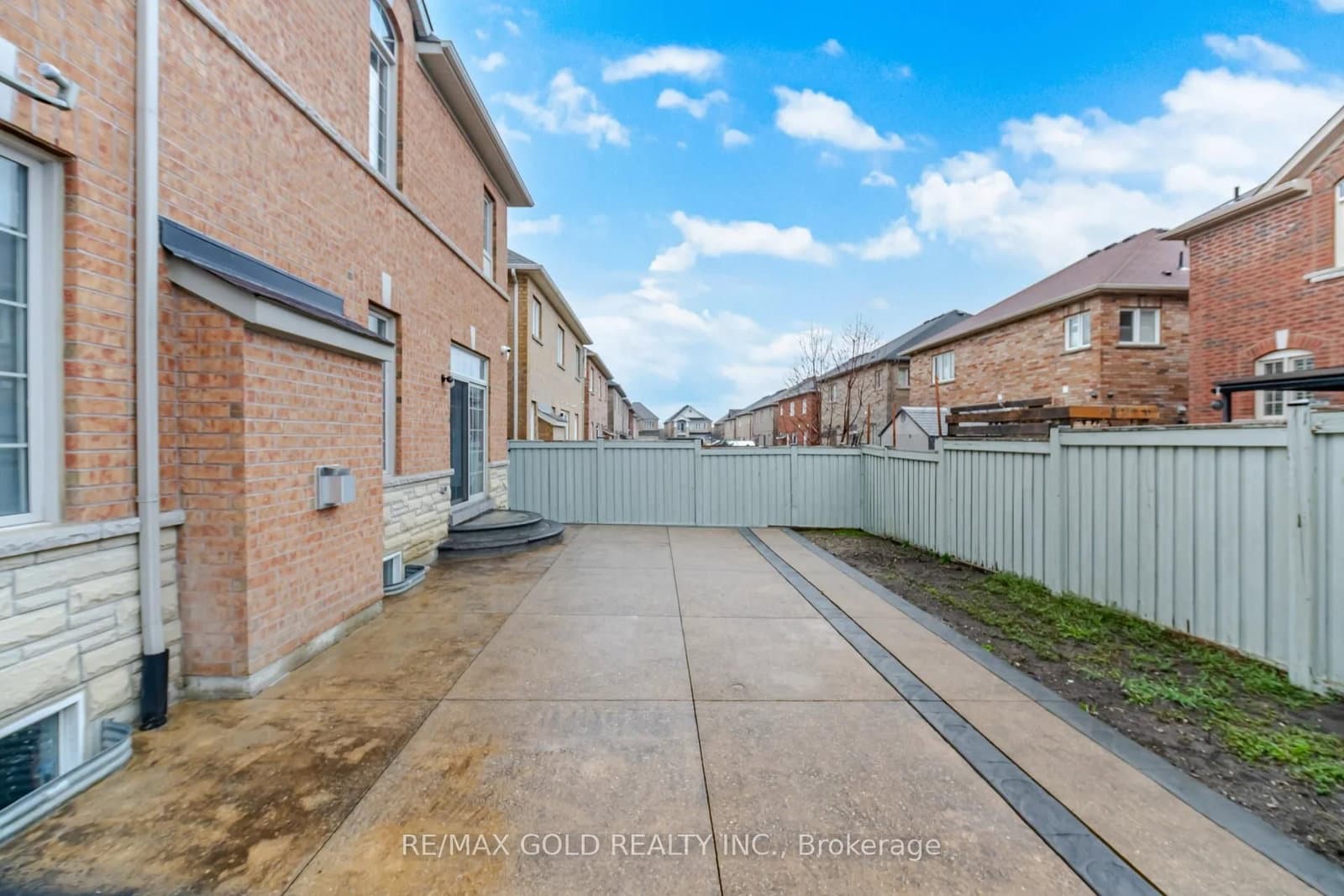 26 Drummondville Drive thumbnail 22