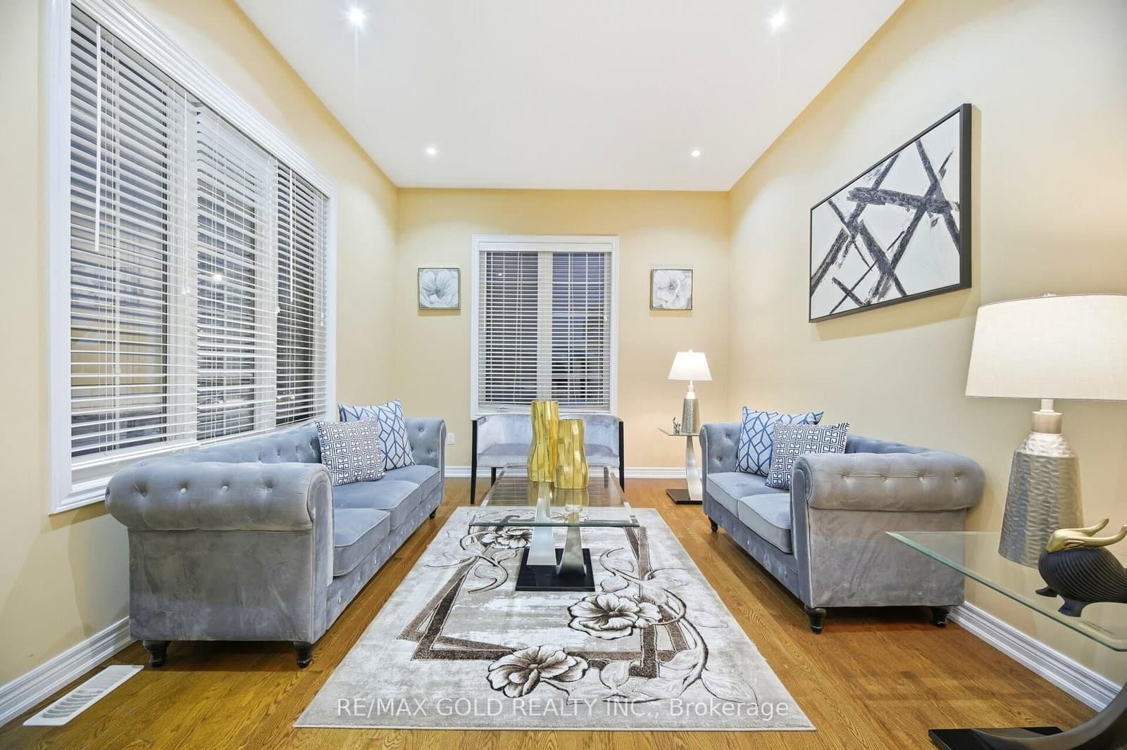 26 Drummondville Drive thumbnail 3