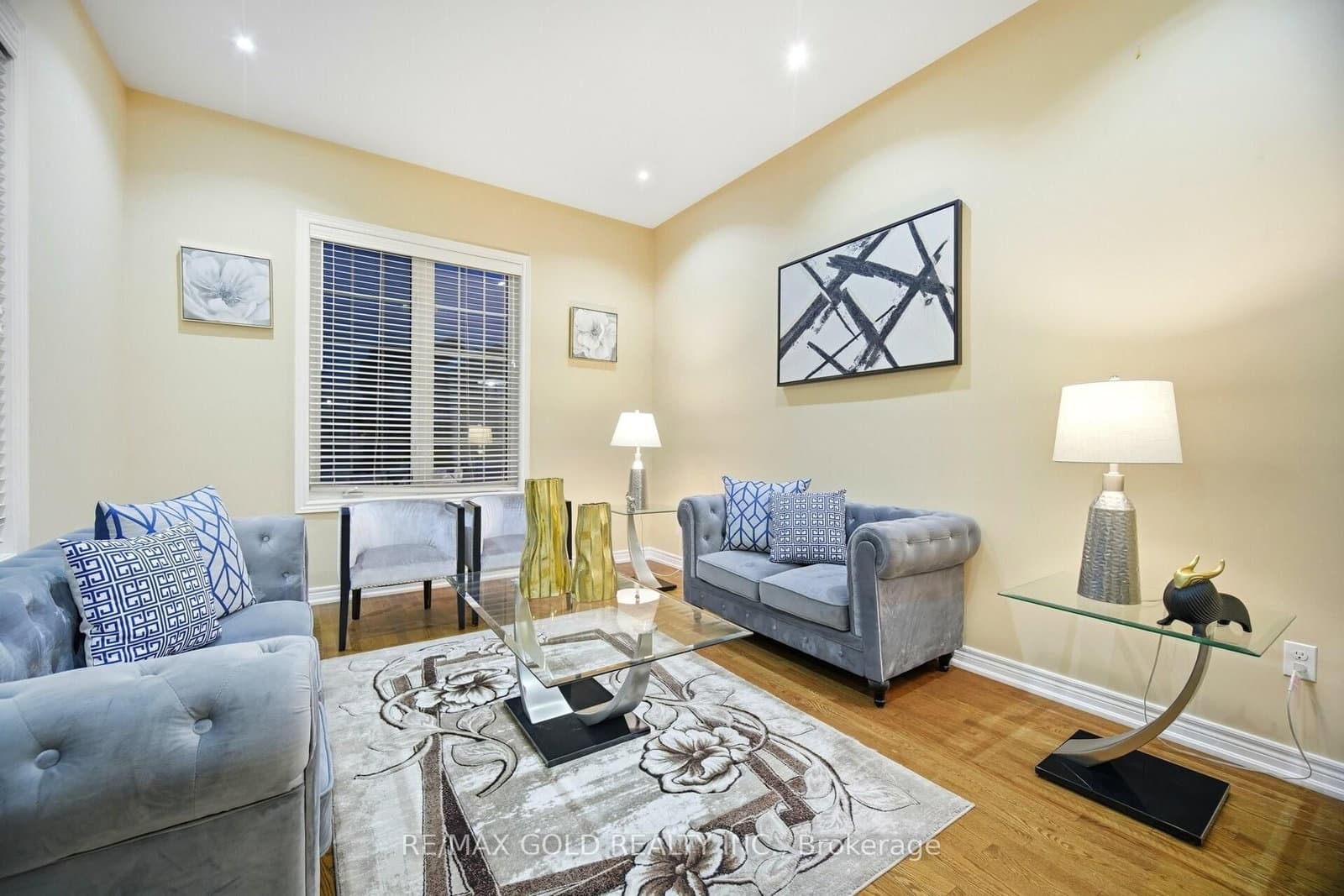 26 Drummondville Drive thumbnail 4